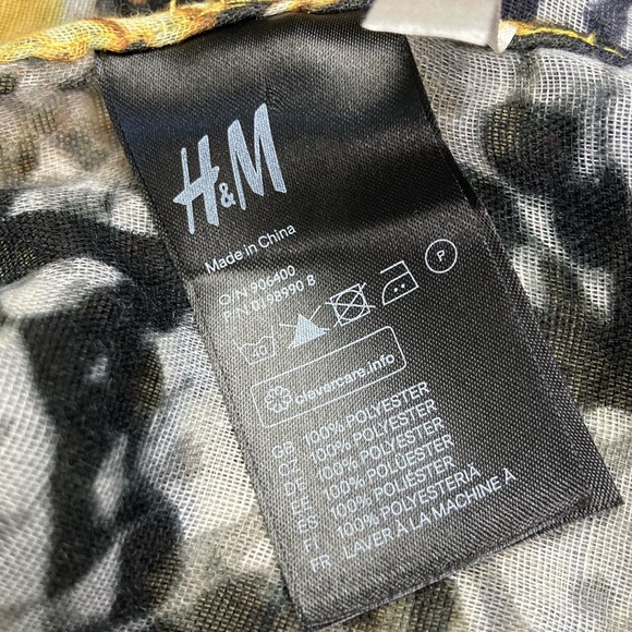 H&M Snake Print Reversible Infinity Scarf - Picture 6 of 6